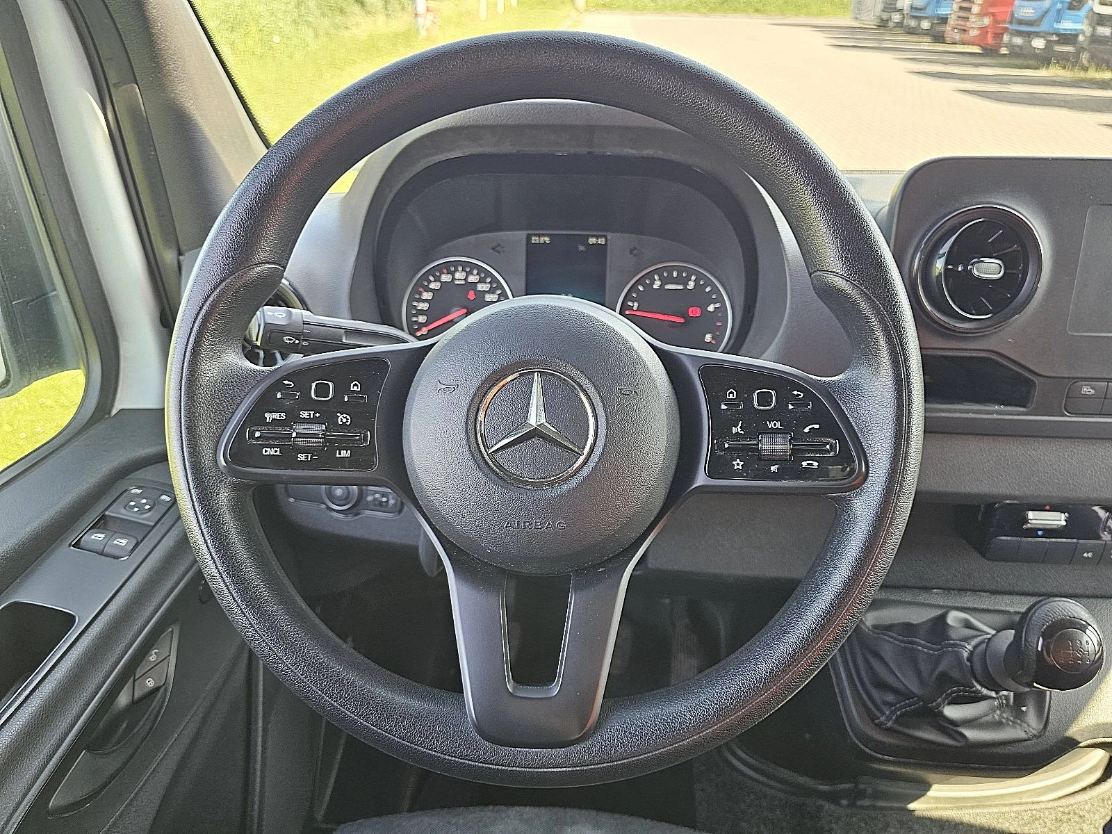 Mercedes-Benz Sprinter 2021 - 317 image 11