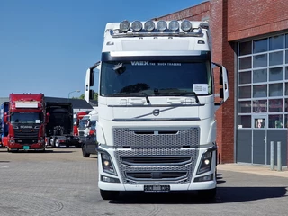 Volvo FH 2020 - 16.750 Globetrotter 8x4*4 - Chassis - Retarder - Full air - Steering axle imagem 2 miniatura
