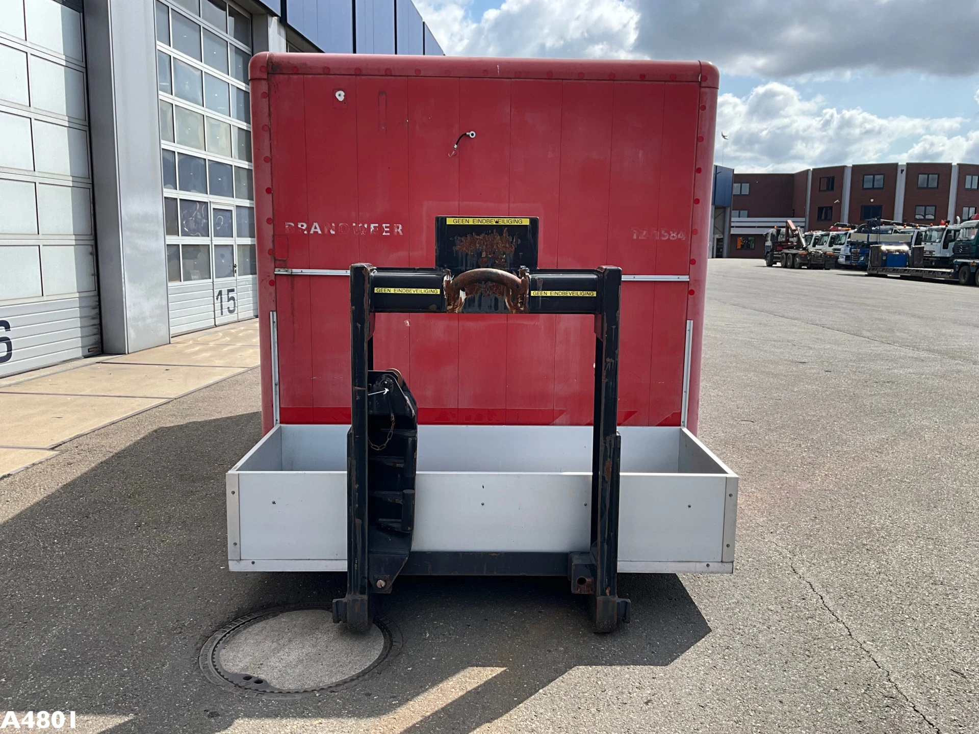 Gesloten 18m³ container met oprijrampen ex-brandweer! afbeelding 7