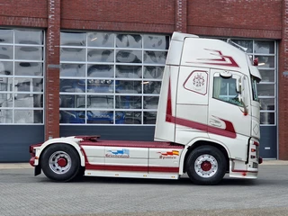 Volvo FH 2017 - 13.500 Globetrotter XL 4x2 - Show truck - Retarder - Custom interior - I parkcool image 8