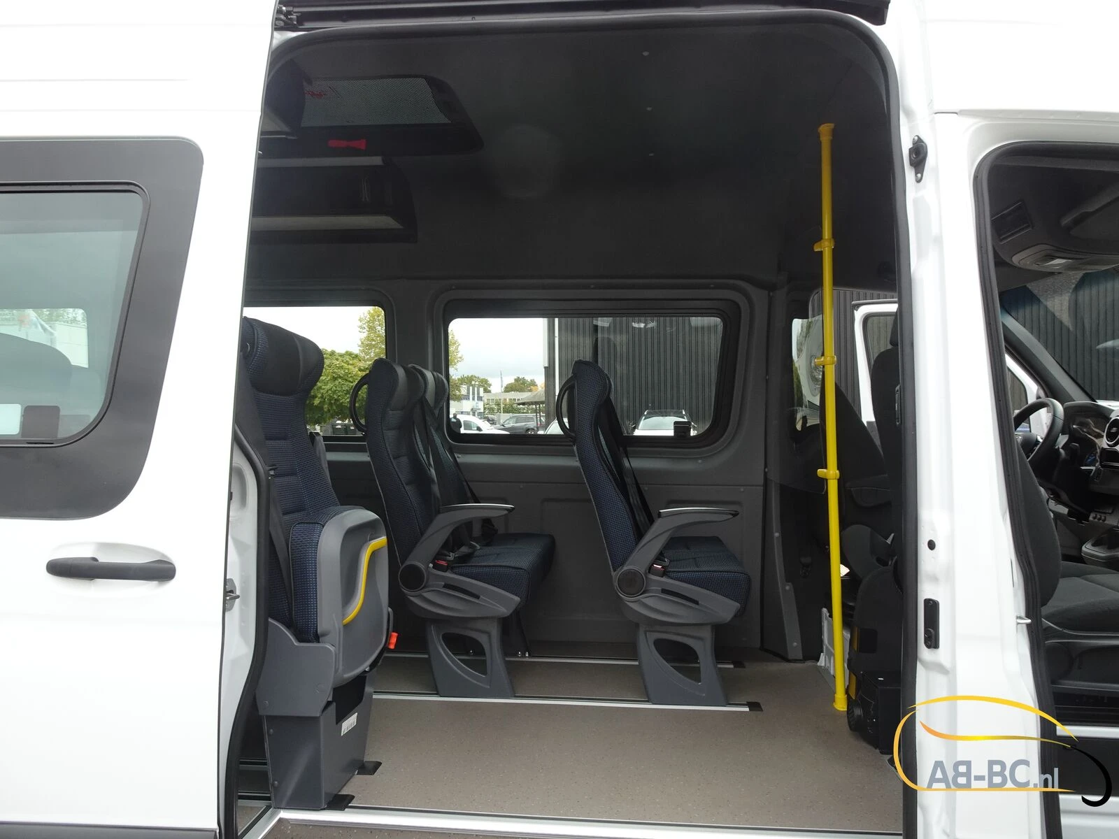 Mercedes-Benz eSprinter - 17 Seats Electric Range: 465 km Bild 36