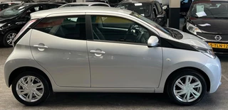 Toyota Aygo 2015 - 1.0 VVT-i x-clusiv 2e Eigenaar - Achtercamera - Airco bild 11