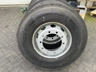 Diverse N/A 2023 - PIRELLI 315/80R22.5 FR:01 TRIATHLON MET VELG (ALS NIEUW) zdjecie 1