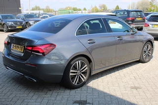 Mercedes-Benz A-Class 2021 - 180 AUT7 Luxury Line LEDER SFEER WIDESCREEN CAMERA image 4