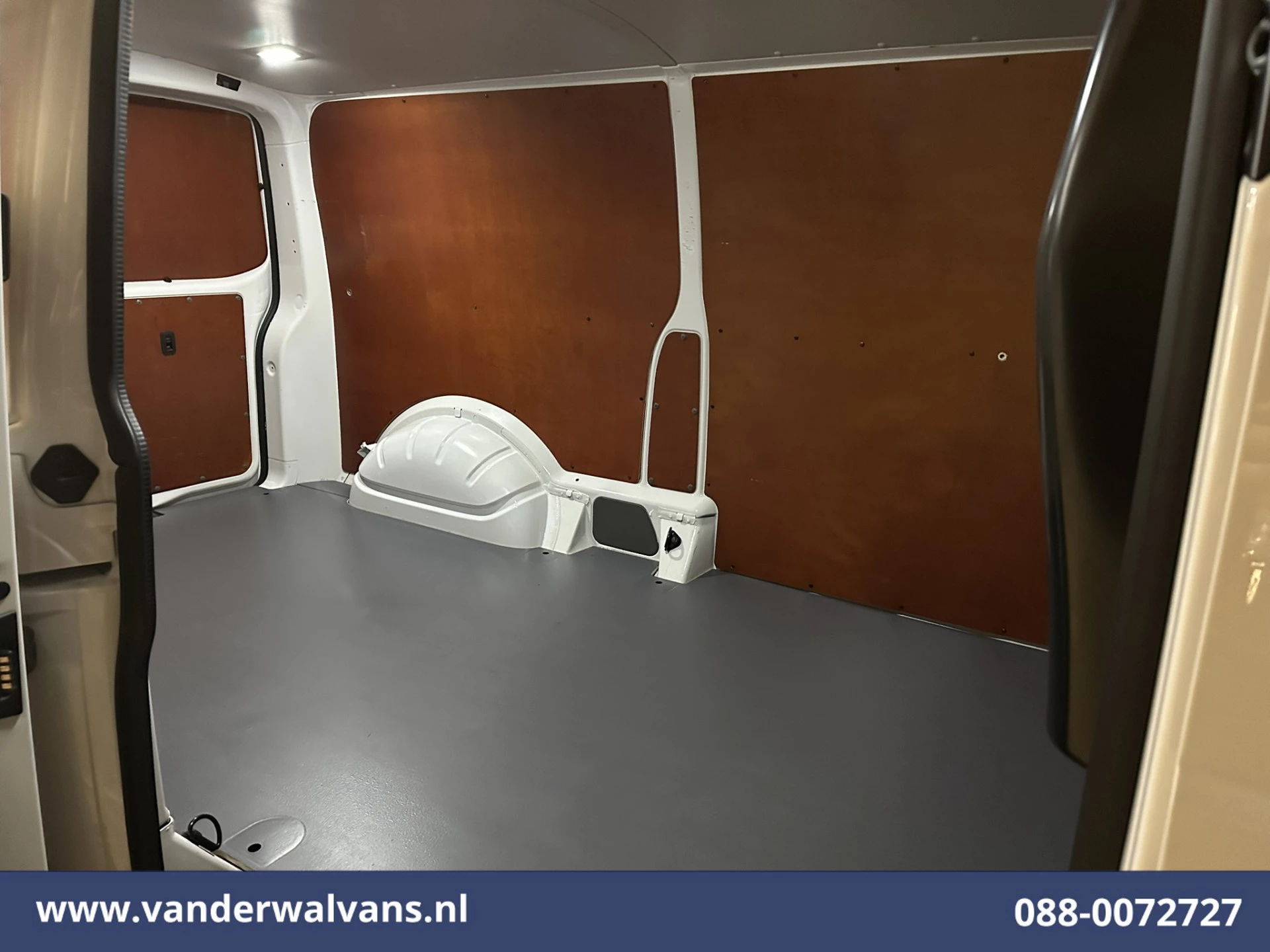 Volkswagen Transporter 2023 - 2.0 TDI L2H1 Euro6 Airco | Navigatie | Apple Carplay | Android Auto | Trekhaak obrázek 13