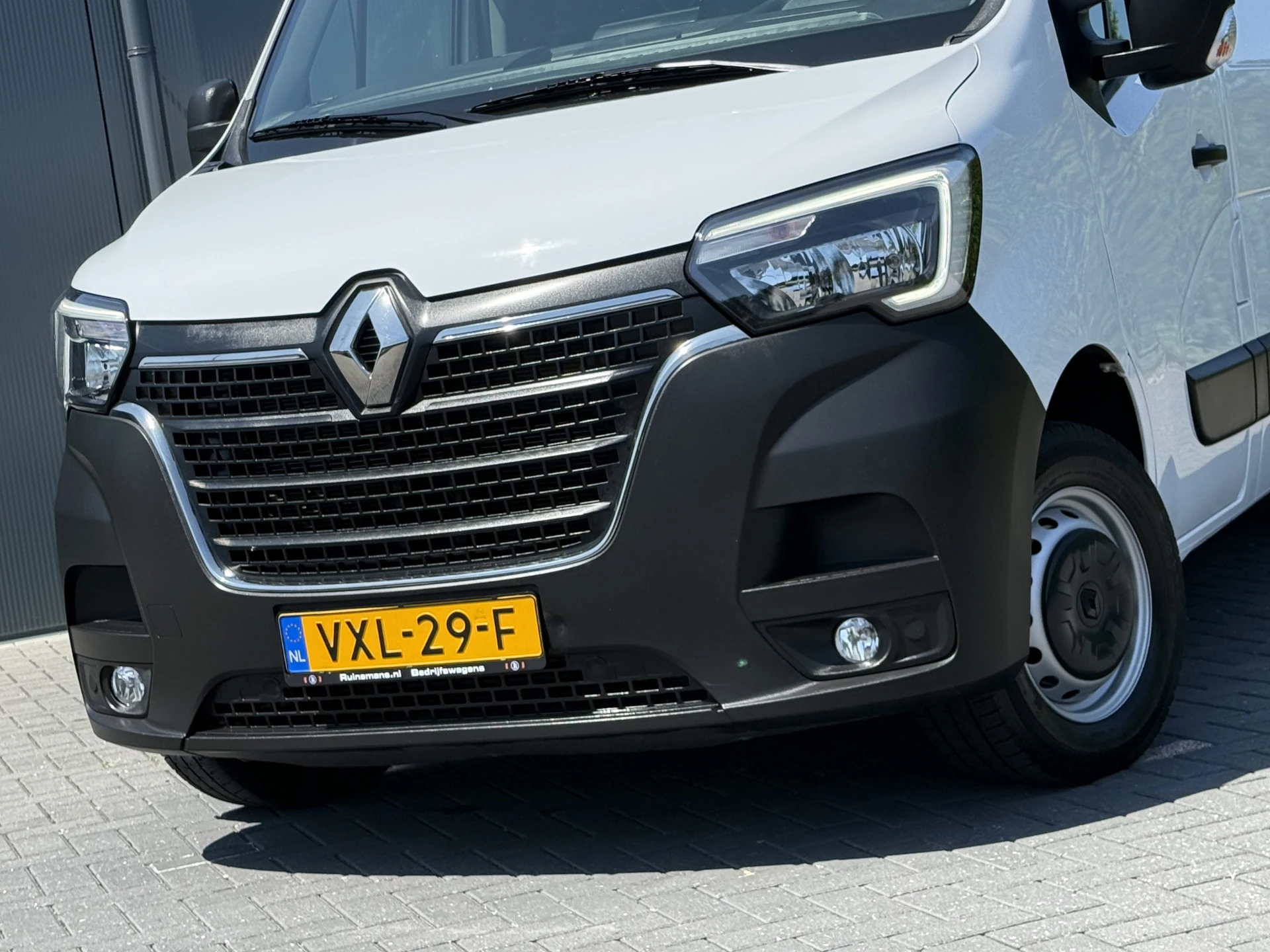 Renault Master 2023 - 2.3 dCi 136 PK / L2H2 / 1e EIG. / TREKHAAK / AIRCO / CRUISE / NAVI / CAMERA / 3-ZITS / LED afbeelding 19