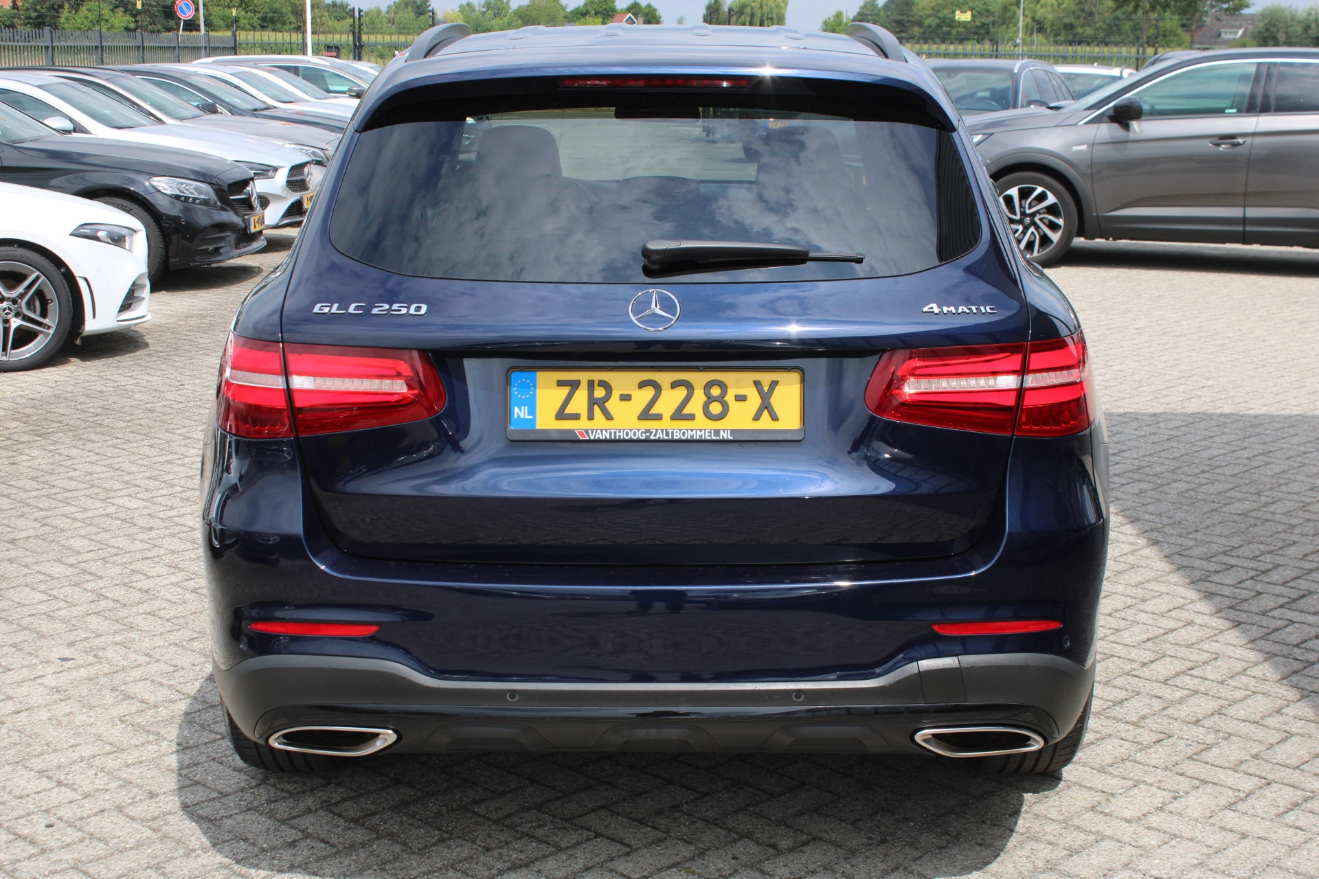 Mercedes-Benz GLC 2019 - 250 4MATIC AMG LINE NIGHT PAKKET COMAND CARPLAY <<NL AUTO>> afbeelding 3