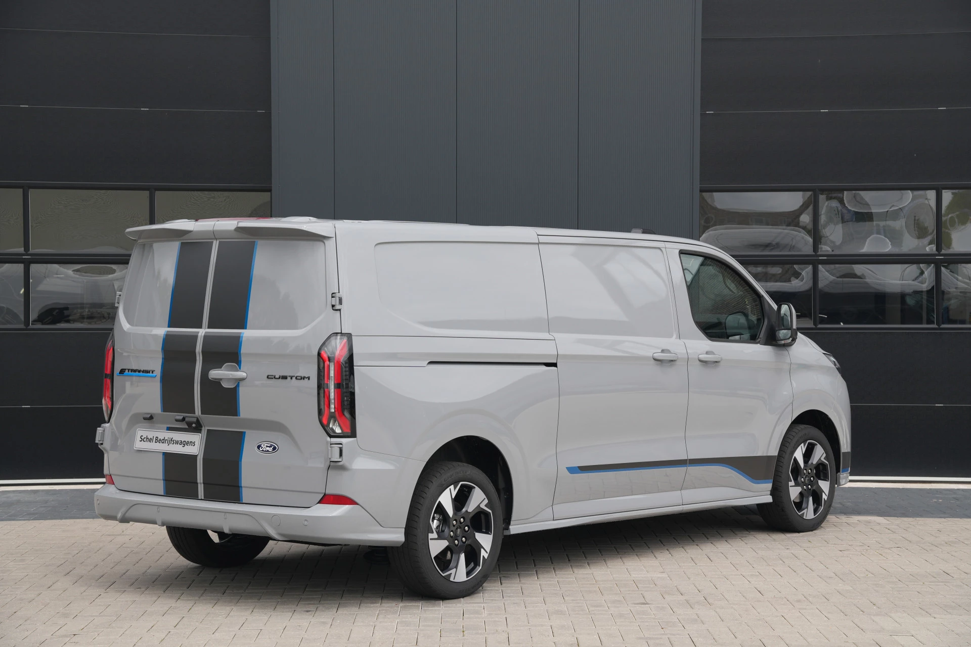 Ford E-Transit Custom 2026 - 340 L2H1 Sport 71 kWh 218pk - 2x Schuif - AGR Stoel - ACC - B&O - Navi - Stoel/Stuurverwarming - 360 Camera - Blindspot - Wegklapbare Trekhaak - Rijklaar Bild 6