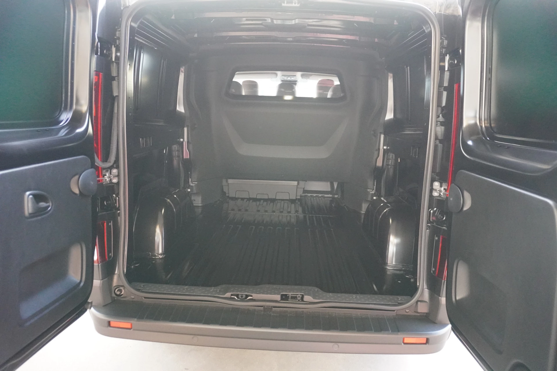 Renault Trafic 2024 - 2.0 Bleu dCi 170PK L2H1 Red Edition DubbelCabine Automaat 20"LM velgen Bild 14