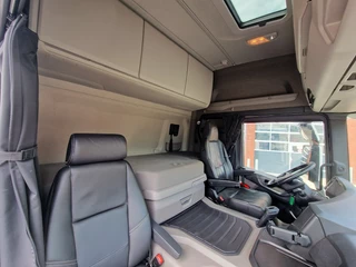 Scania P 2018 - P500 Highline 6x2 - Box with sidedoors - Loadlift - Retarder - Full air obrazek 21