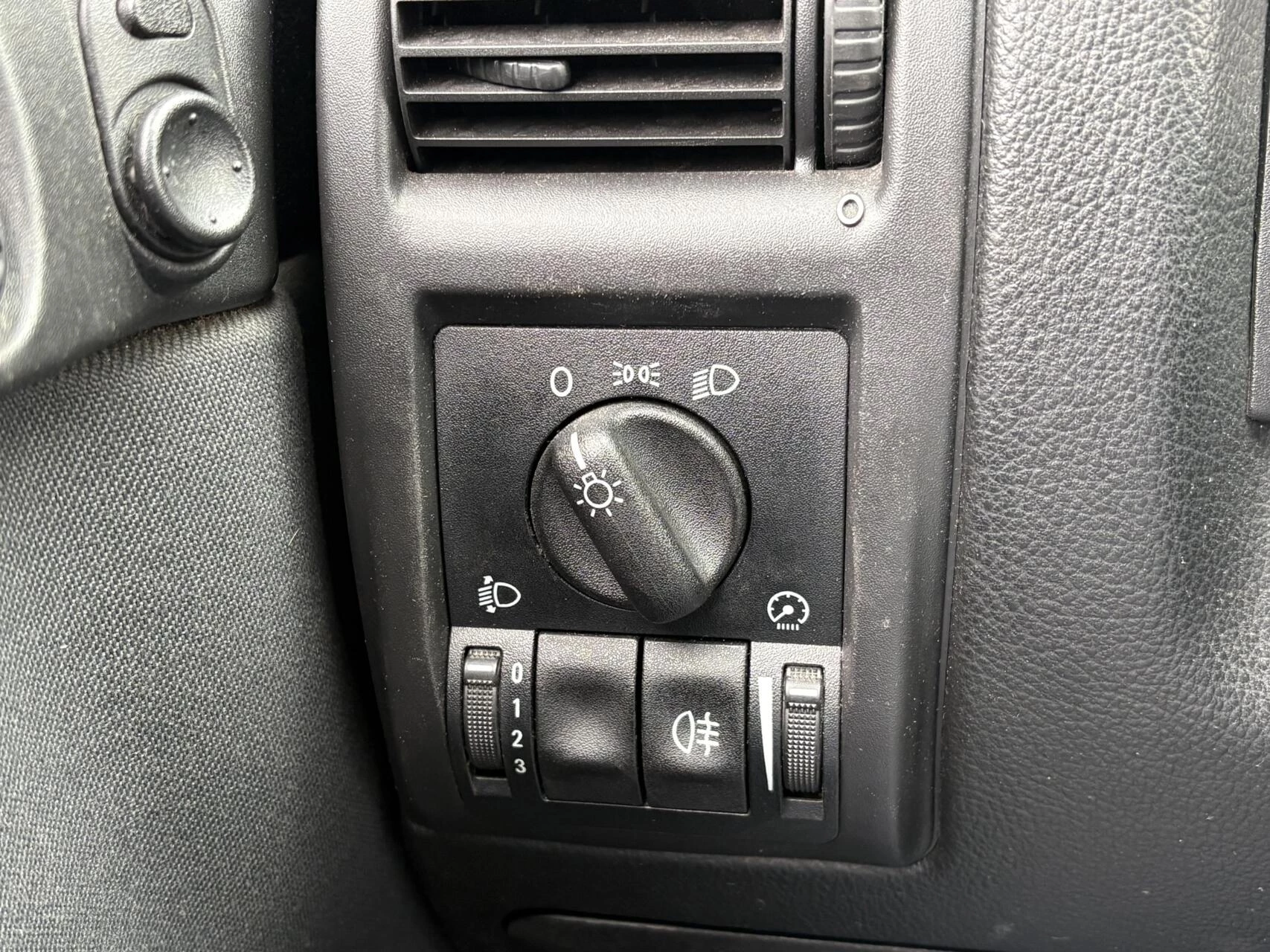 Opel Astra 2004 - 1.6-16V Njoy AIRCO 06-2027 obrázek 19