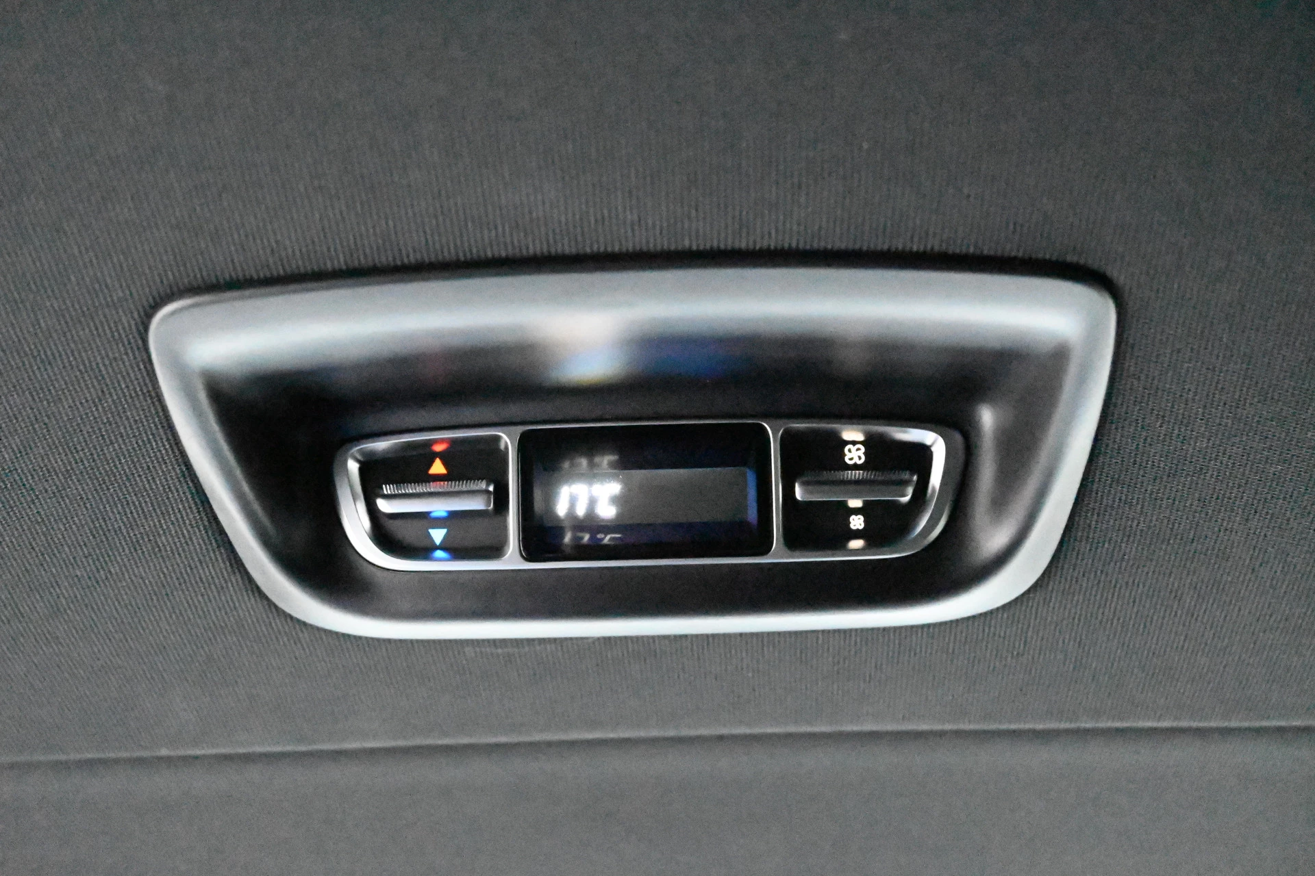 Mercedes-Benz V-Class 2024 - 300d 4-Matic AMG DC L3 XL image 11