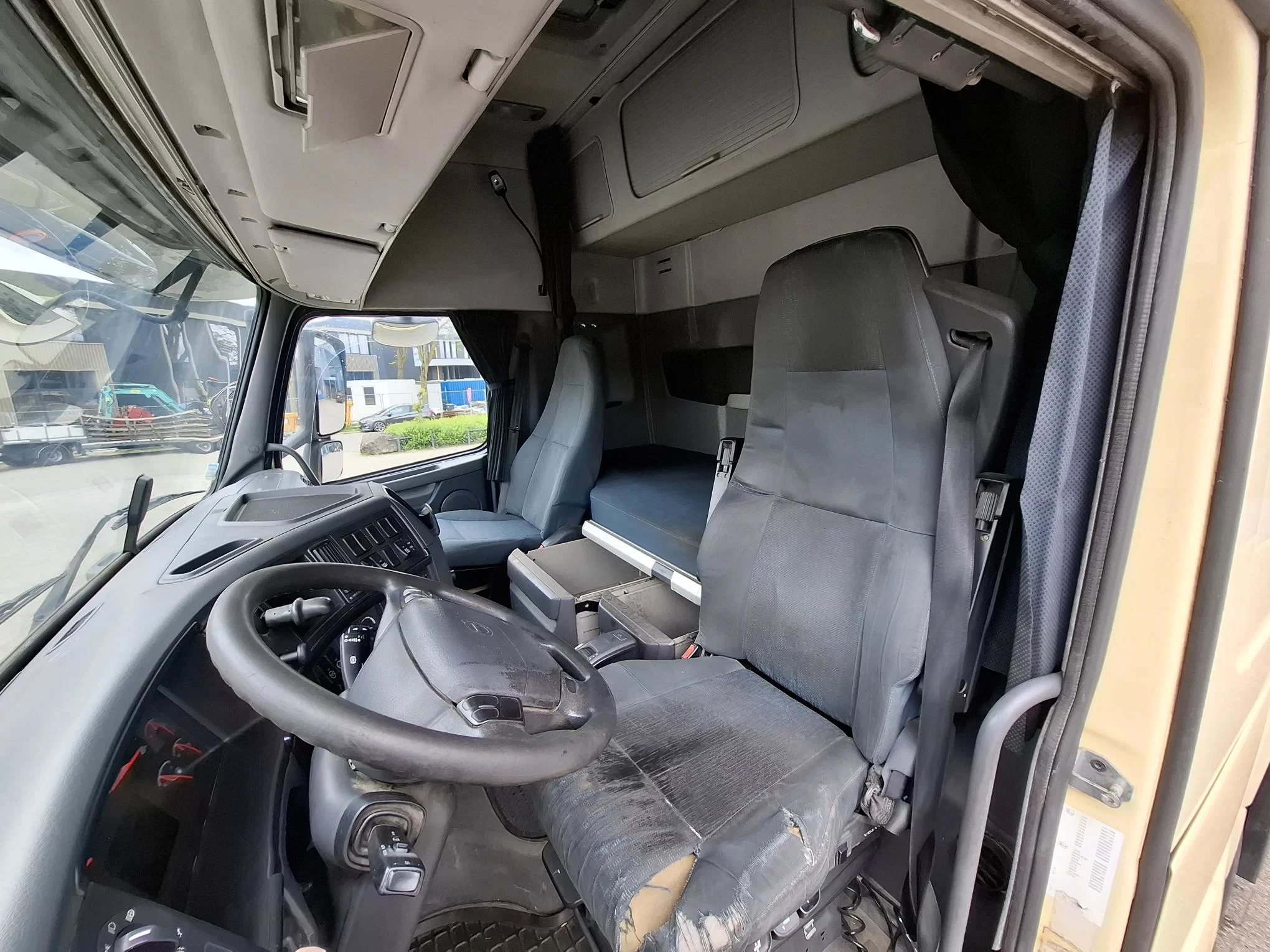 Volvo FH 2013 - 13.420 / ONLY:698735 KM / AIRCO / GOOD CONDITION / AUTOMATIC / EURO-5 / 2013 afbeelding 22
