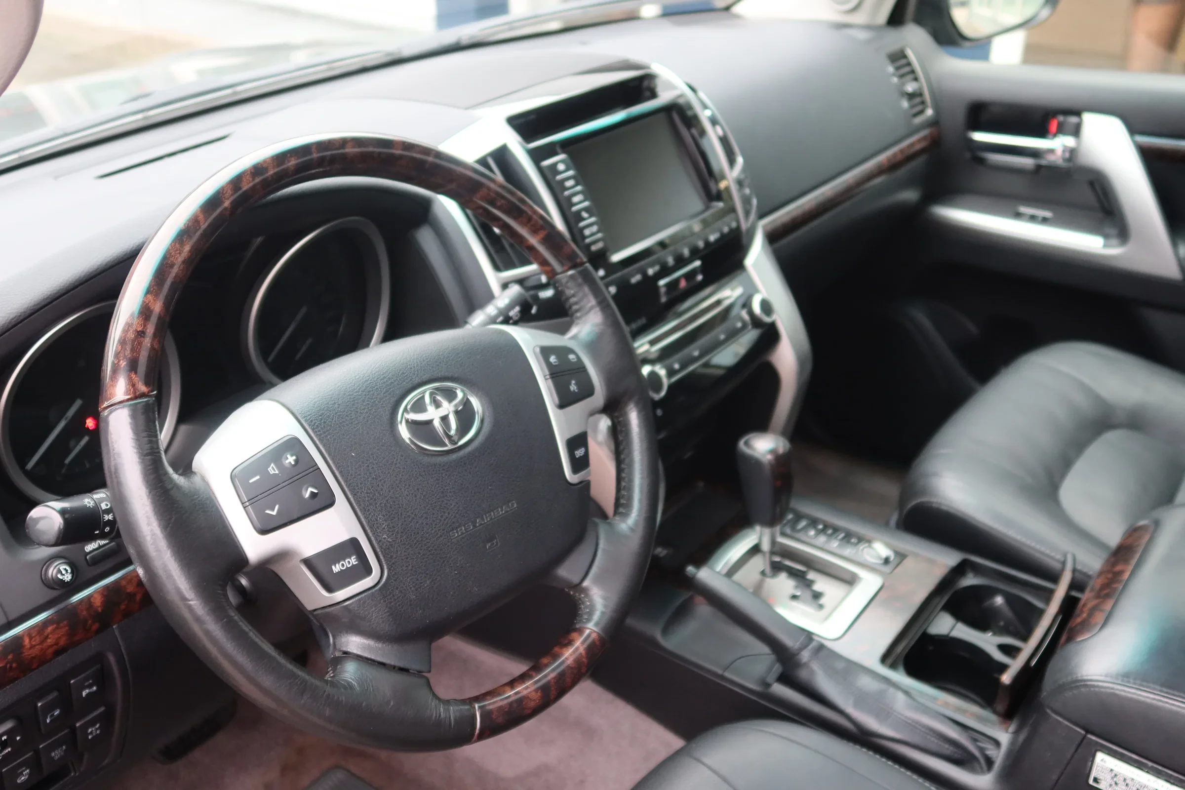 Toyota Land Cruiser 2016 - (200 SERIES) V8 200 5.5 Executive 7 persoons. Luchtvering. €42.500.- Marge immagine 5