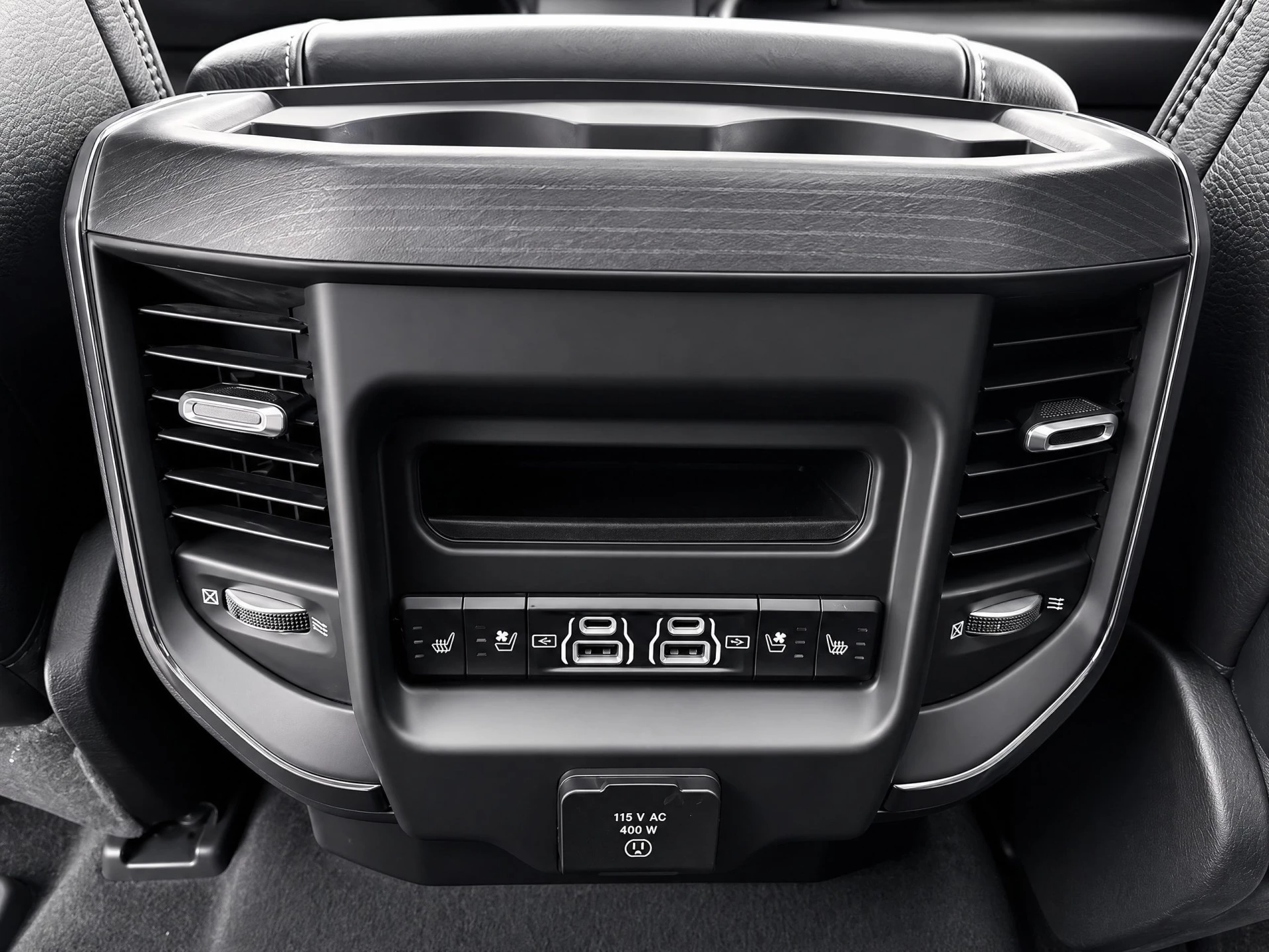 Dodge Ram 1500 2022 - 5.7 V8 4x4 Crew Cab Limited obrázek 31