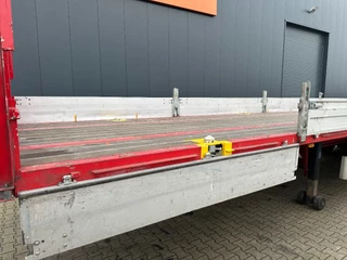 Pacton Oplegger 2020 - platte met twist locks voor 1x40FT / 2x20FT /1x20FT centraal / 1x30FT / alu zijborden / NL trailer / APK 12-2026 bild 11