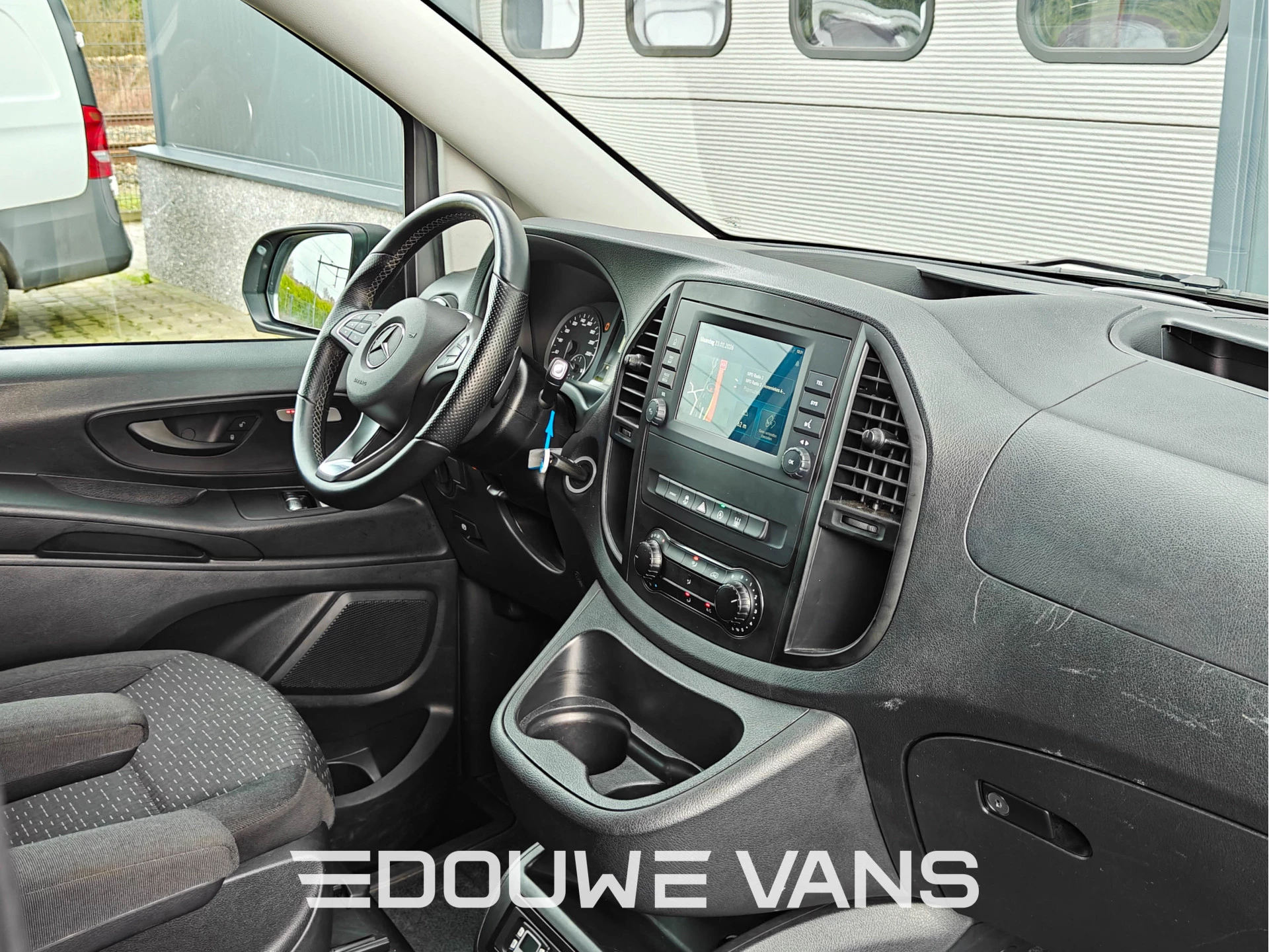 Mercedes-Benz Vito 2021 - 119 L2 4MATIC Automaat LED 5 Pers. Stoelverwarming zdjęcie 12