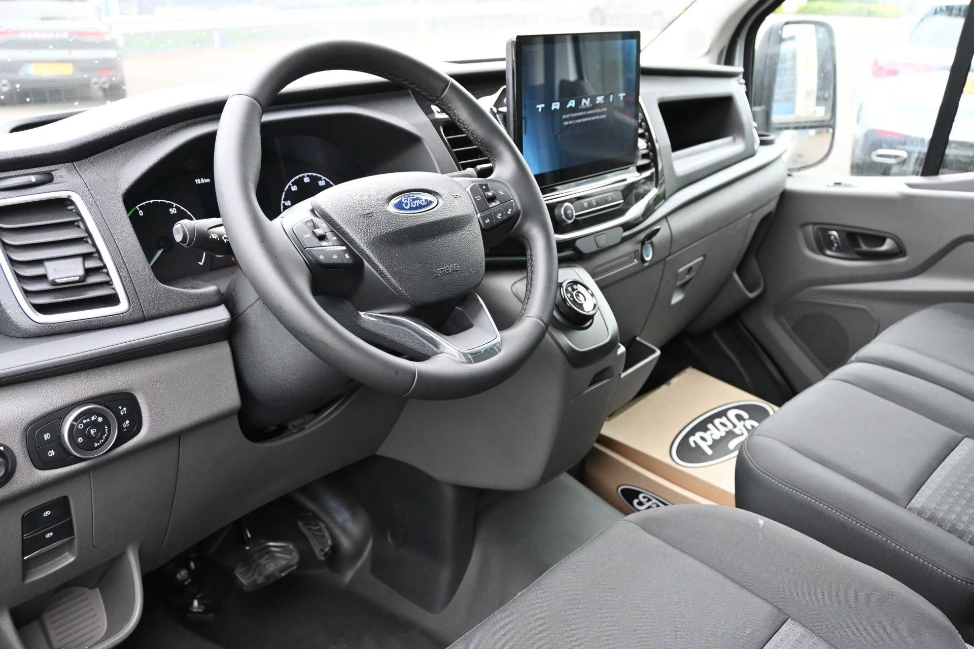 Ford E-Transit 2025 - 68kWh 390L Trend Bakwagen met Dhollandia laadklep imagem 5
