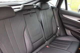 BMW X6 2017 - xDrive35i High Executive M-Sport LEDER MEMORY SCHUIFDAK SOFTCLOSE H&K TREKHAAK obrazek 18