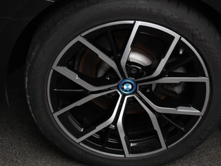 BMW 5 Series 2022 - Touring 530e M-Sport High Executive image 3 miniature