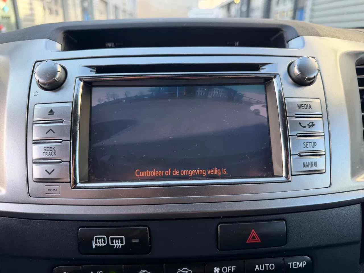 Toyota Hilux 2014 - 3.0 D-4D 4x4 Automaat Airco Navi Trekhaak image 19