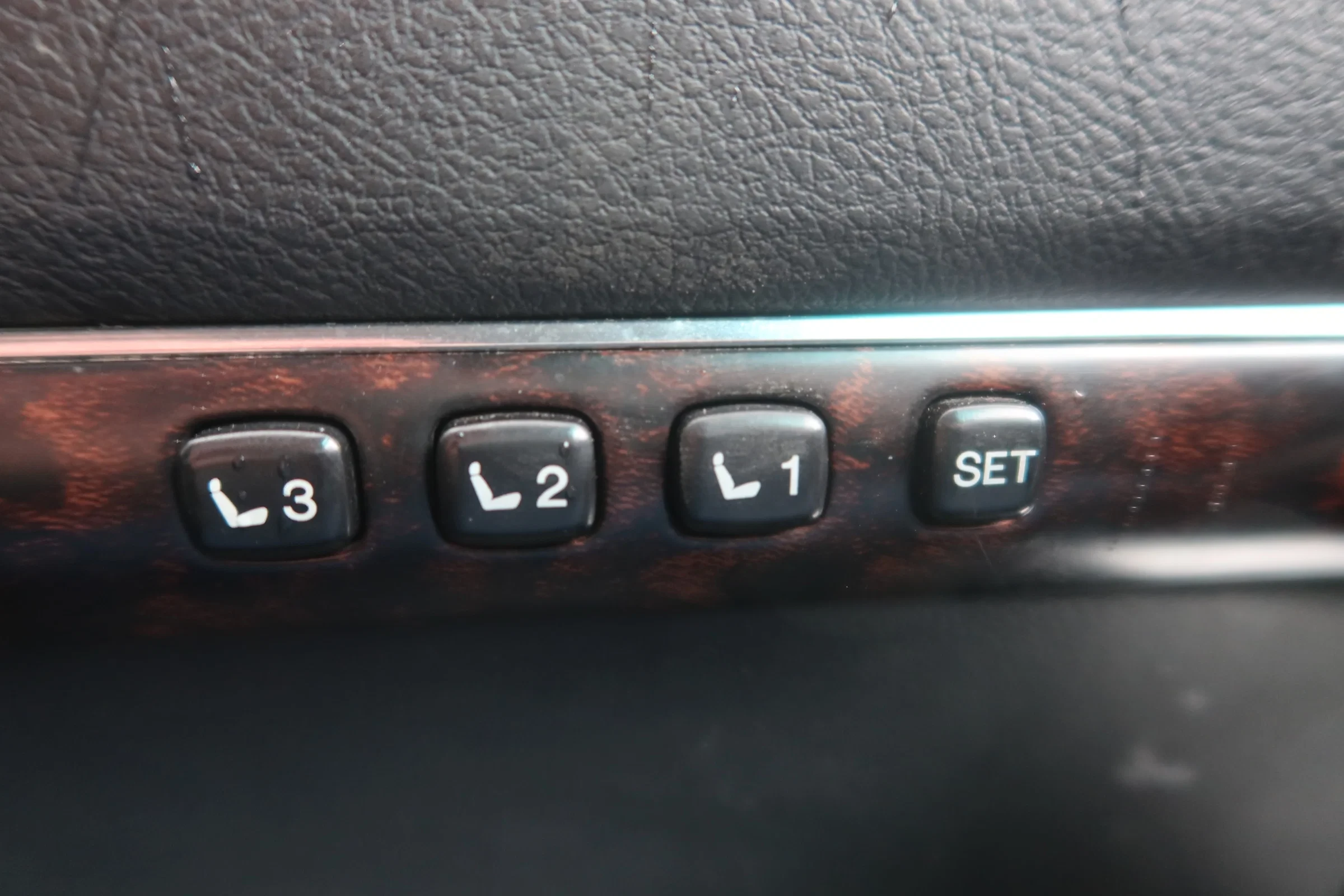 Toyota Land Cruiser 2016 - (200 SERIES) V8 200 5.5 Executive 7 persoons. Luchtvering. €42.500.- Marge immagine 34