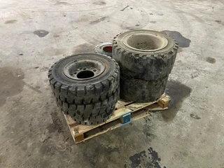Watts Forklift tires afbeelding 3 miniatuur