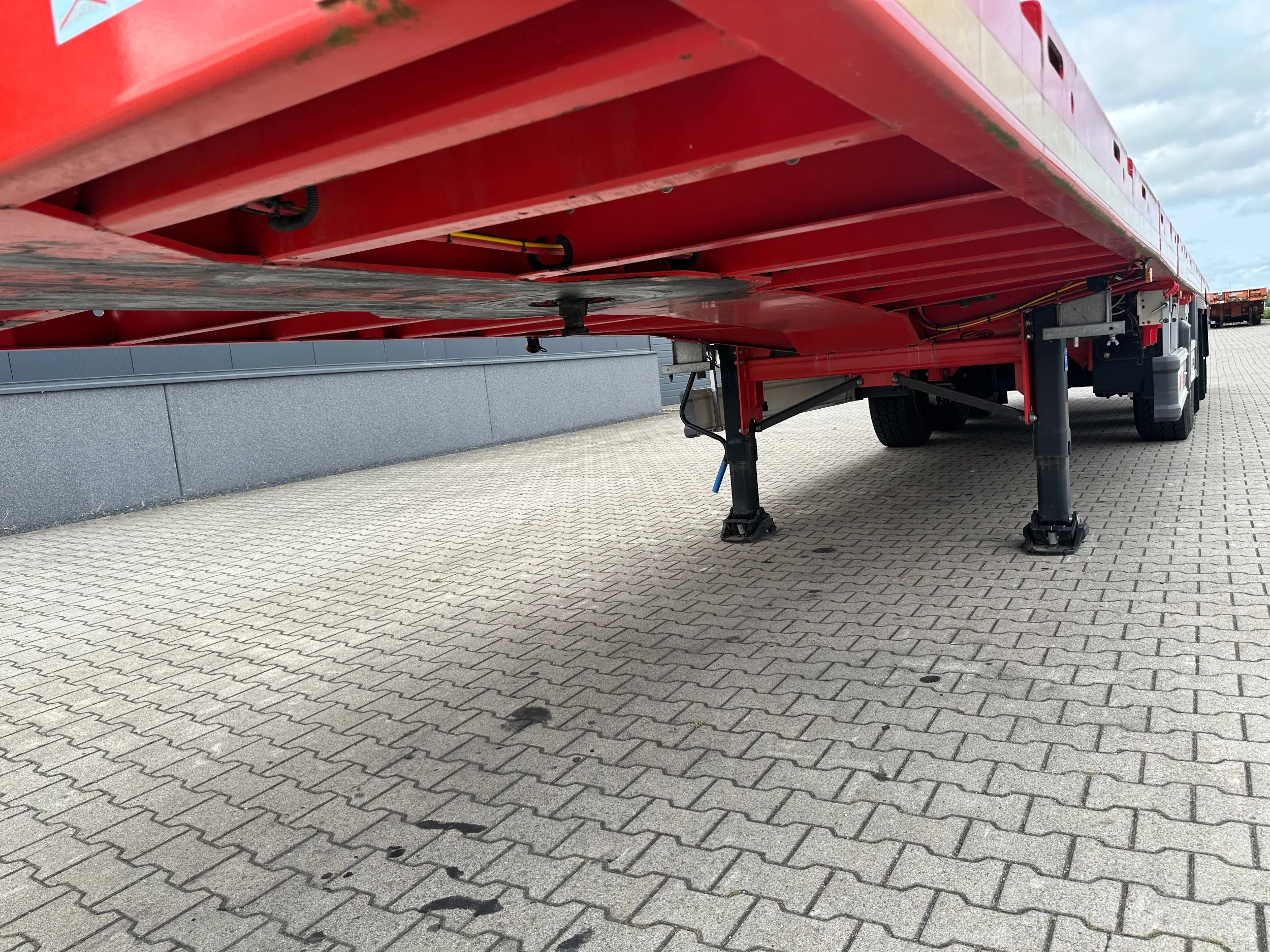 KAESSBOHRER 2026 - new and unused Heavy-Duty flatbed / 690cm extendable / steering axle / discbrakes / NL-trailer / APK: 04-2027 imagen 15