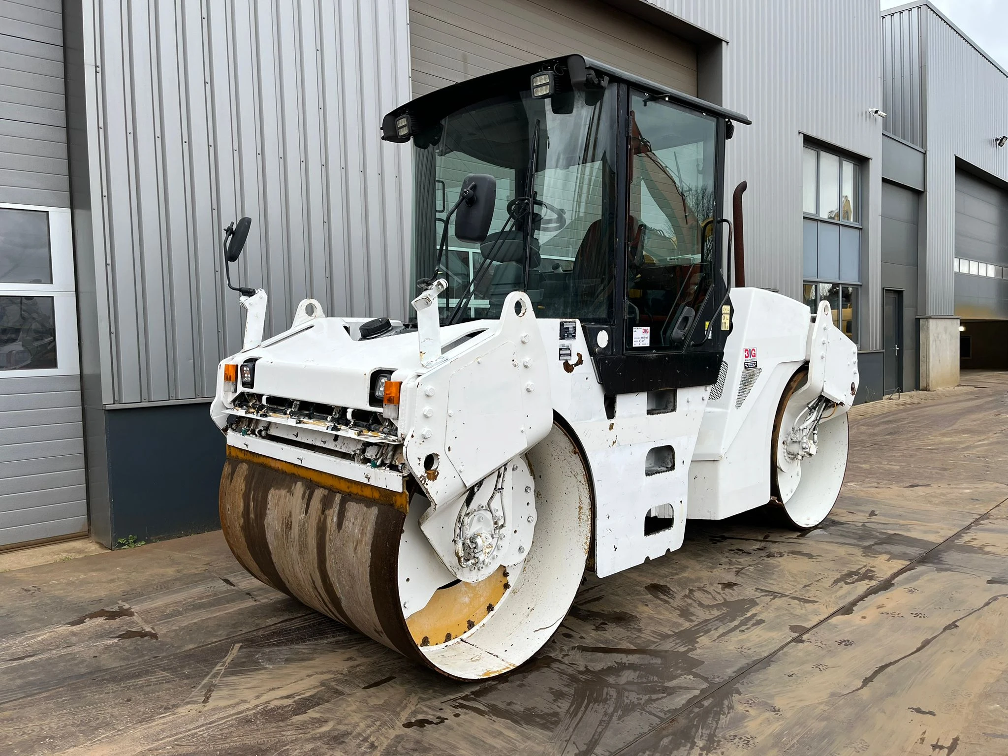 Caterpillar CB534D CE / EPA 2006 afbeelding 1