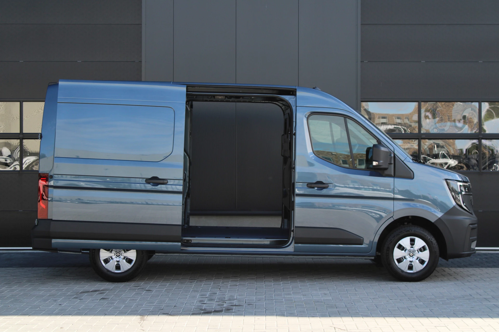 Renault Master 2024 - T35 2.0 dCi 170pk L2H2 Extra - 2x Schuifdeur - Navigatie - Blind Spot - Camera - Stoelverwarming - Verwarmde voorruit - Rijklaar obrázek 32