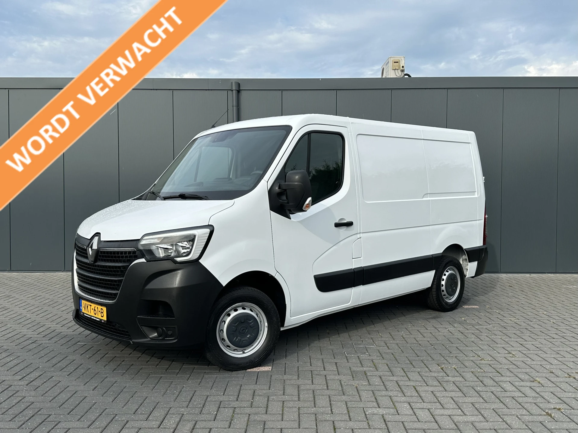 Renault Master 2021 - T35 2.3 dCi 135 PK / L1H1 / 1e EIGENAAR / TREKHAAK / AIRCO / NAVI / CRUISE / 2.500 KG AHG afbeelding 1