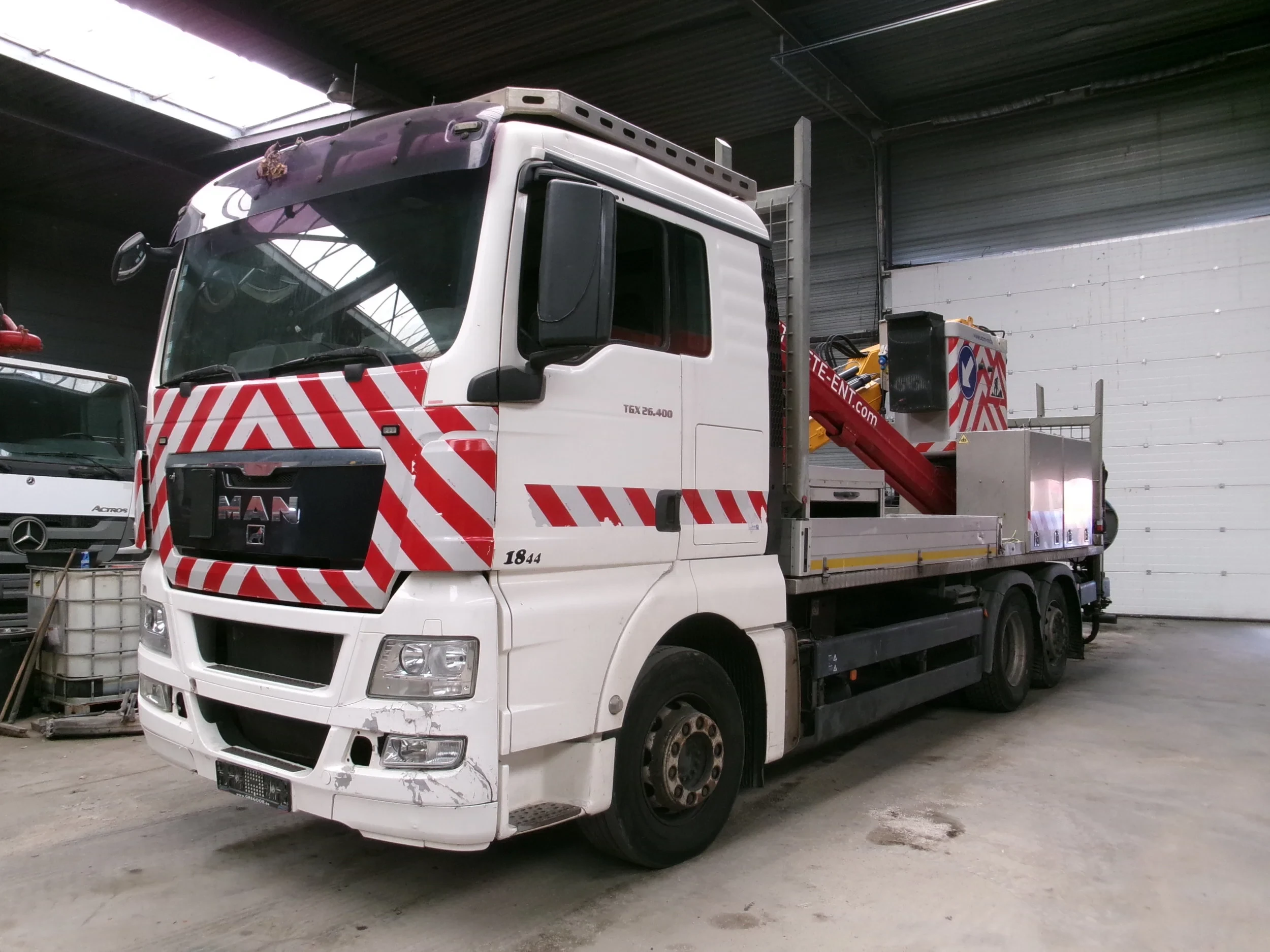 MAN TGX 2010 - 26.400 6X2 + CRANE + LIFT ENGINE BROKE afbeelding 1