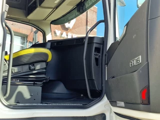 Volvo FH 2020 - 16.750 XL 8x4*4 - Carrier Supra 1150 MT - Bi Temp - Retarder - Loadlift - Bussbygg box immagine 24