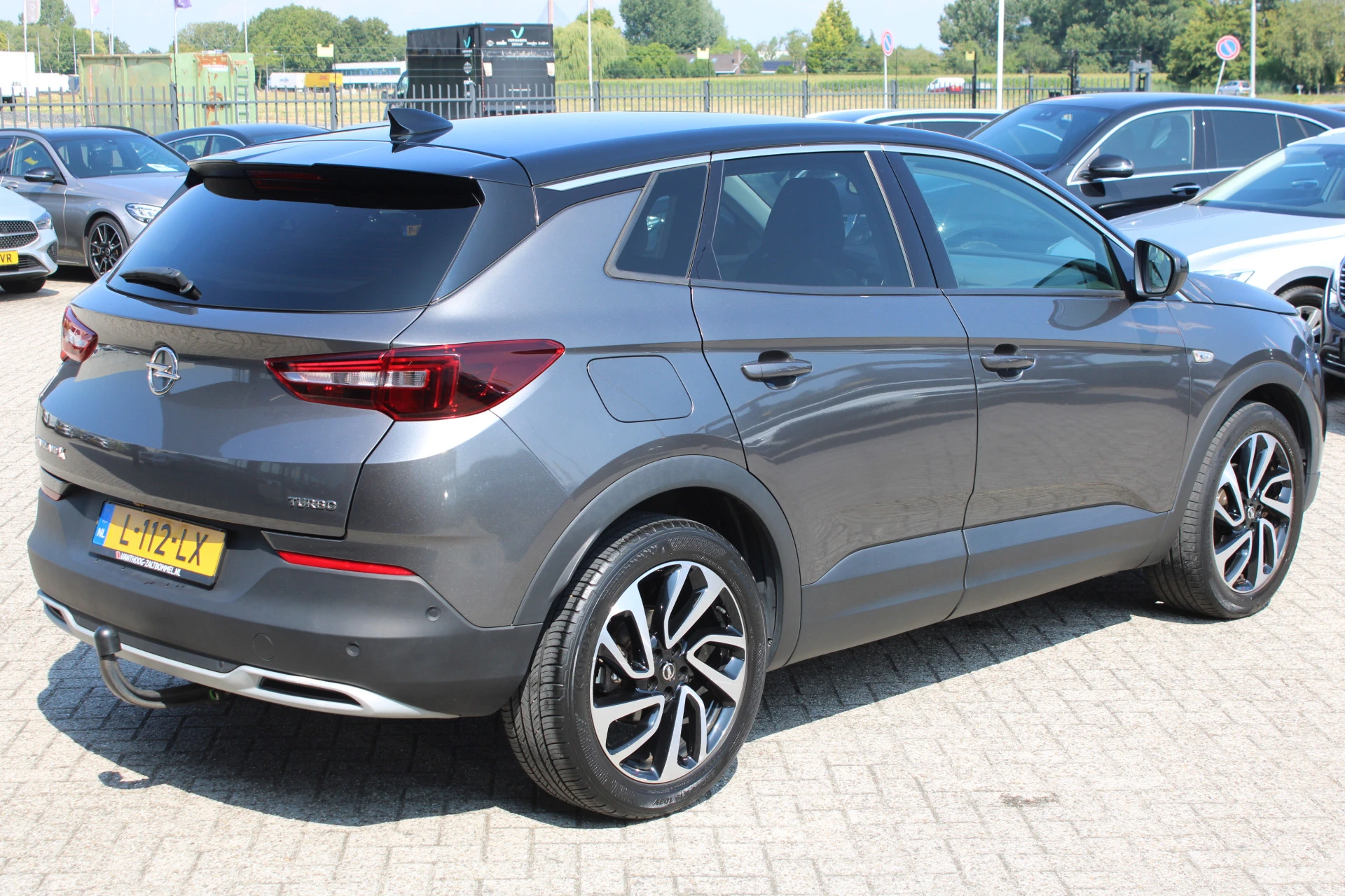 Opel Grandland X 2019 - 1.2 Turbo 130pk Innovation AGR LEDER NAVI CAMERA CARPLAY 19'' TREKHAAK afbeelding 3