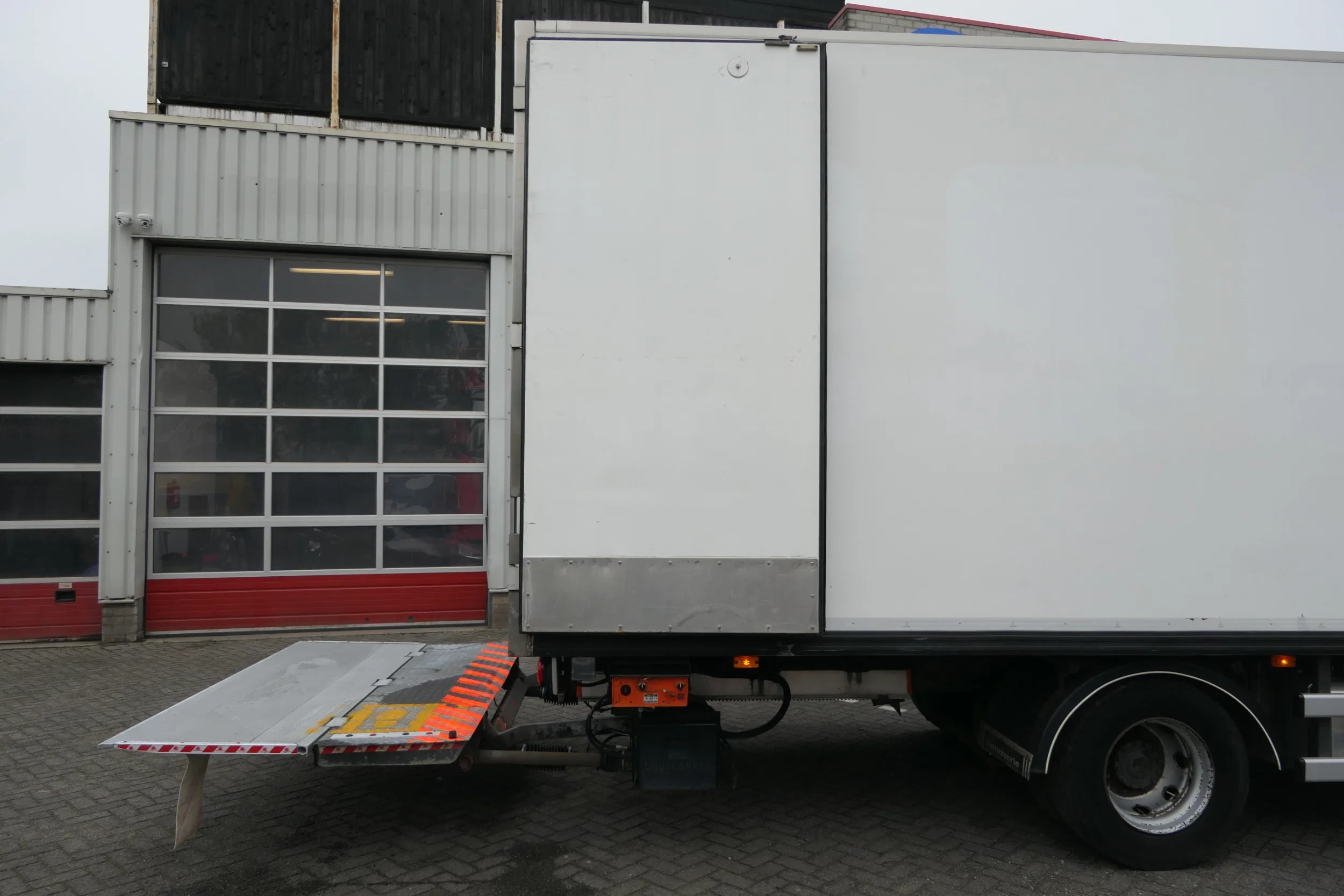 Volvo 240 2013 - FL | Carrier SUPRA 950Mt / Bi-temp | 3 Compartments | 582187Km | 2013 | 12Ton | 6 Cylinder | Dhollandia 1500Kg | TUV/MOT/APK 08-2026 | Luxembourg Truck afbeelding 13
