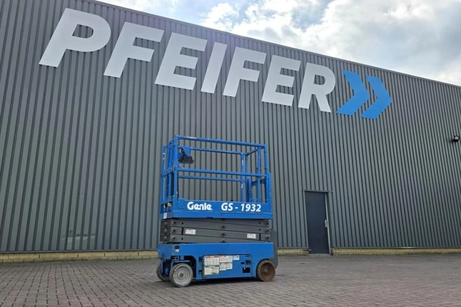Genie 2010 - GS1932 Electric, Working Height 7.8 m, 227kg Capac image 1