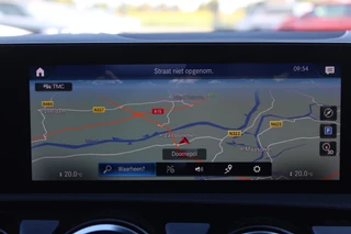 Mercedes-Benz A-Class 2021 - 180 AUT7 AMG LINE NIGHT PAKKET SFEER WIDESCREEN NL AUTO imagem 25