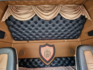 Volvo FH 2017 - 13.500 Globetrotter XL 4x2 - Show truck - Retarder - Custom interior - I parkcool image 21