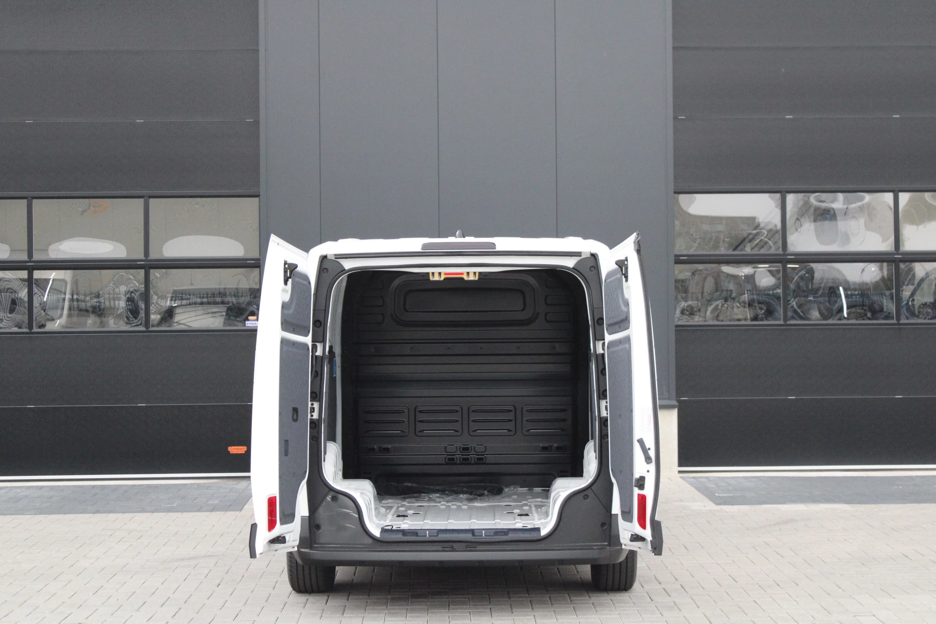 Kia PV5 2026 - L2H1 Plus 71.2 kWh 164pk - 416km WLTP - Stoel/Stuurverwarming - Keyless - V2L - Camera - ACC met stuurhulp - Rijklaar afbeelding 7