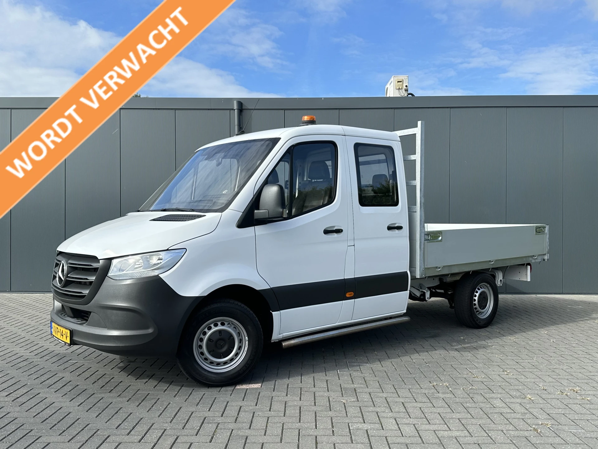 Mercedes-Benz Sprinter 2023 - 311 CDI 3.5T / DUBBEL CABINE / WORDT VERWACHT / TREKHAAK / OPEN LAADBAK / AIRCO / CRUISE afbeelding 1