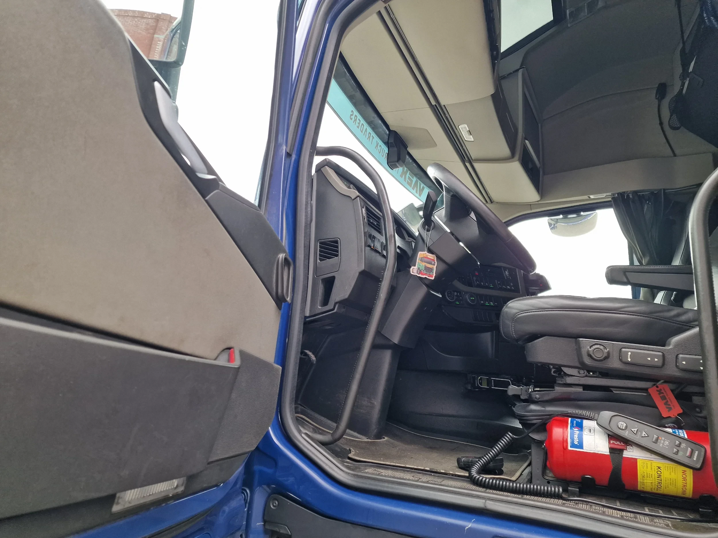 Volvo FH 2019 - 13.460 6X2 - full air - WB600 - Leather seats - side opening изображение 18