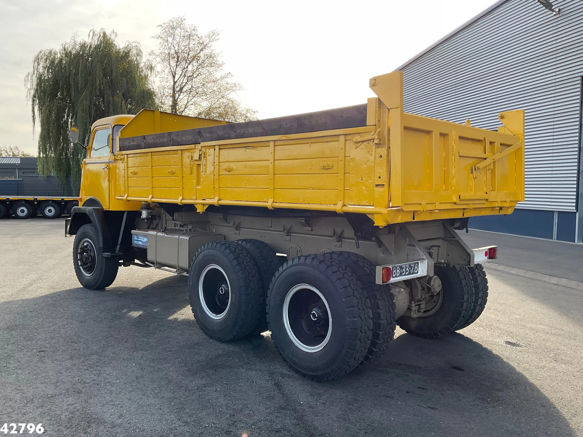 DAF 1900 1967 - AZ DS 420 6x6 Driezijdige kipper "Oldtimer" afbeelding 2