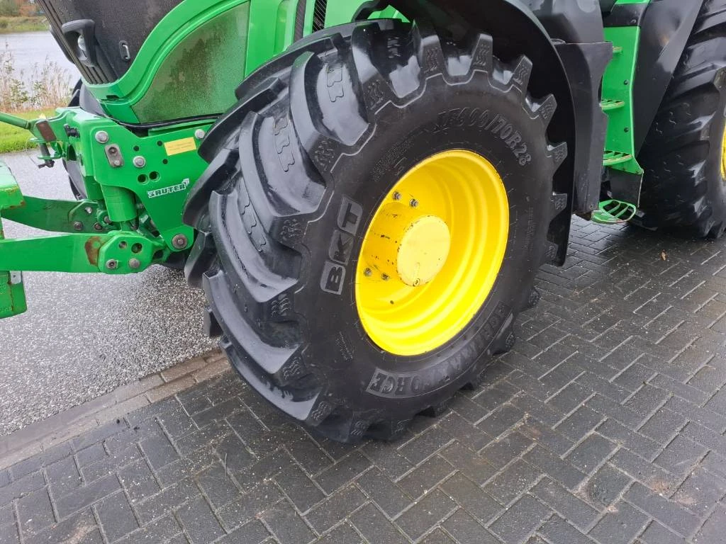 John Deere 2018 - 6215 R zdjęcie 24