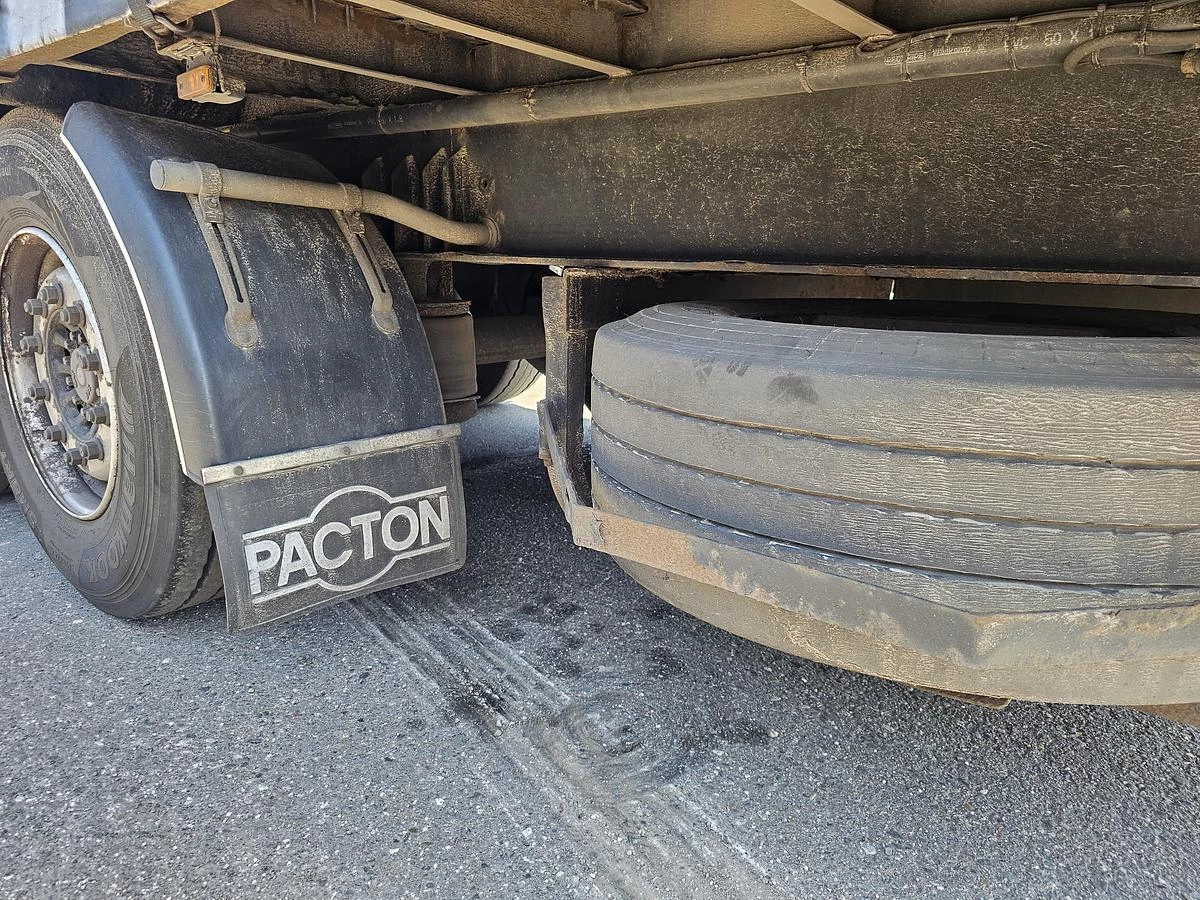 Pacton T3 001 /3 axle curtainsider /saf disc/ apk tuv/13-03-2027. 2004 image 23
