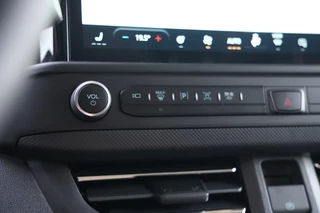 Ford E-Transit Custom 2026 - 340 L2H1 Limited 71 kWh 218pk | 2x Schuif | DDS LED | 360 Camera | B&O | ACC | Navi | Verwarmd stuurwiel | Elek trekhaak | AGR-stoel | Rijklaar immagine 34