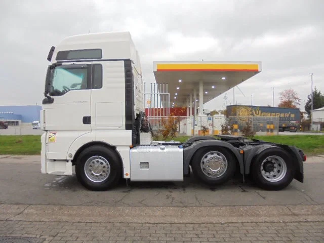 MAN TGX 2018 - 26.500 6X2 EUR6 NL TRUCK image 17