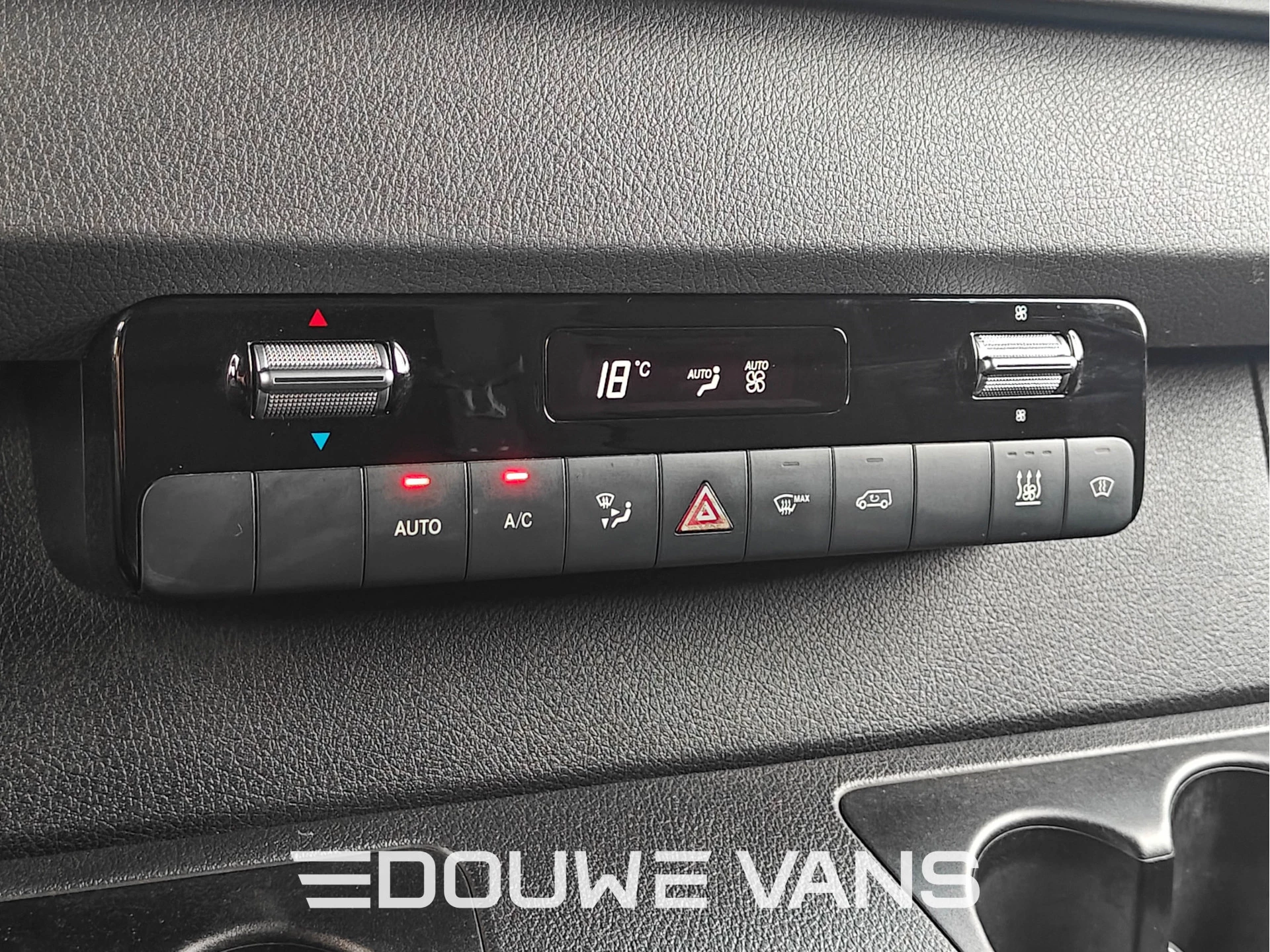 Mercedes-Benz Sprinter 2020 - L2H2 319 Automaat Zwart Trekhaak LED 360 Camera afbeelding 13