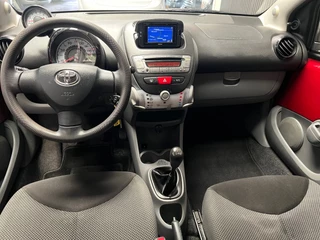 Toyota Aygo 2012 - 1.0-12V Dynamic Navigator - 1e Eigenaar - NAP - NAV - Airco. bild 3