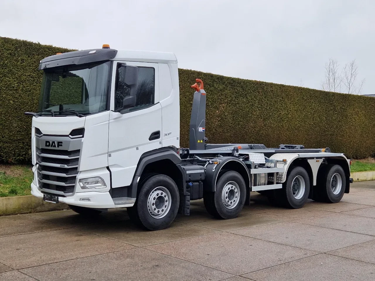 DAF XF 530 2026 - 8x4 WSG met 30-tons VDL 660 S haakarm systeem image 1