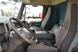 Volvo 340 2019 - FM 6x2*4 - NEW TACHO - 695 TKM - WHEELBASE: 520 CM - DHOLLANDIA - SLIDING CURTAINS - TOP CONDITION - obrazek 6